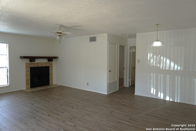 Image 6 of 26 For 800 Station  1