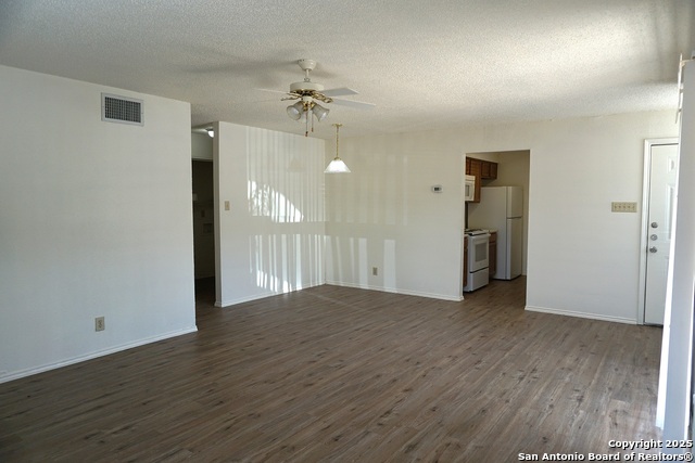 Image 8 of 26 For 800 Station  1