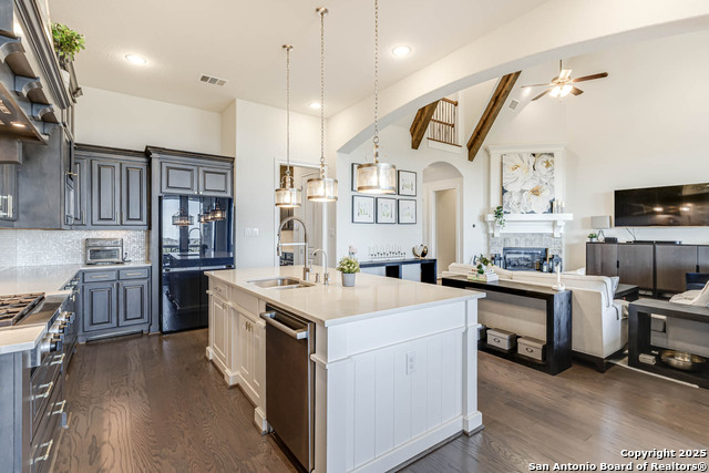 Image 18 of 61 For 8027 Vanity Hill