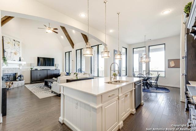 Image 20 of 61 For 8027 Vanity Hill