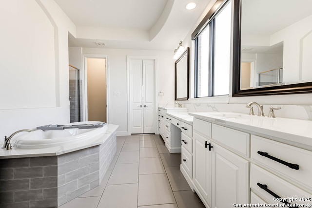 Image 27 of 61 For 8027 Vanity Hill