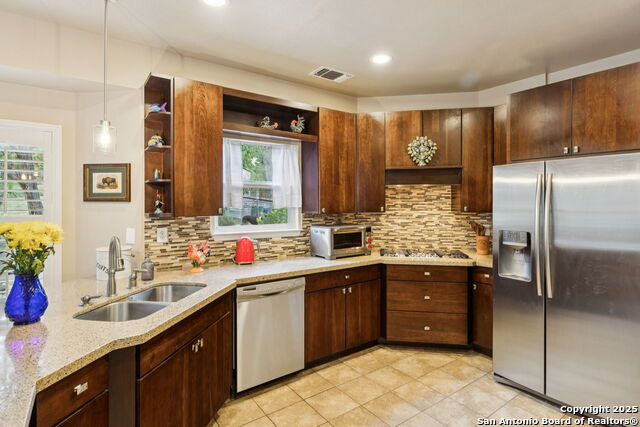 Listing photo id 15 for 27505 Boerne Cliff