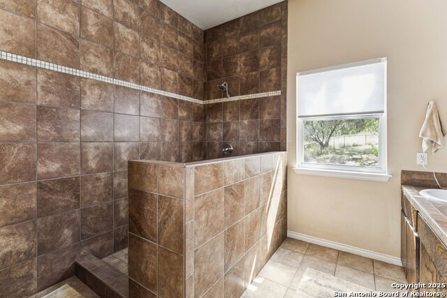 Listing photo id 32 for 27505 Boerne Cliff