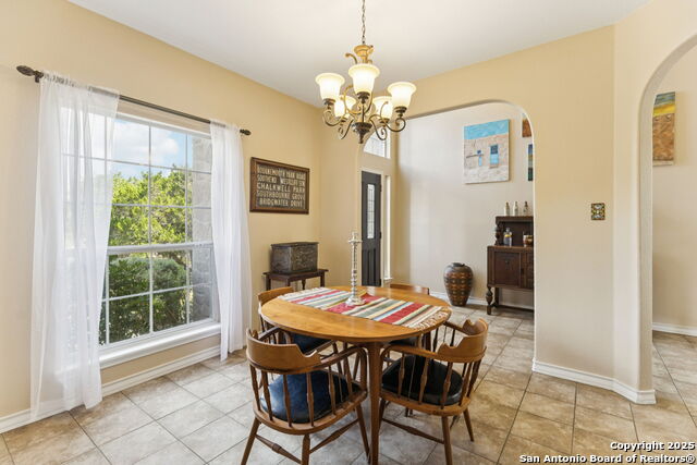 Listing photo id 5 for 27505 Boerne Cliff