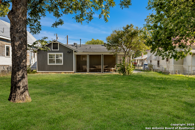 Image 16 of 17 For 204 Carolina