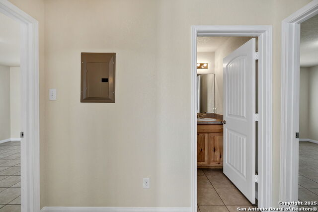 Image 18 of 41 For 1232 Eastview Dr