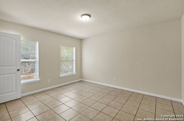 Image 19 of 41 For 1232 Eastview Dr