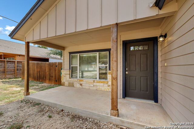 Image 5 of 41 For 1232 Eastview Dr