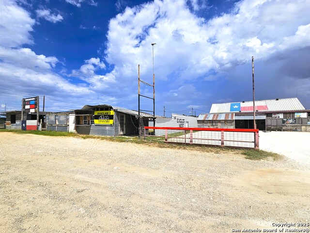 Listing photo id 13 for 4951 Fm 1283