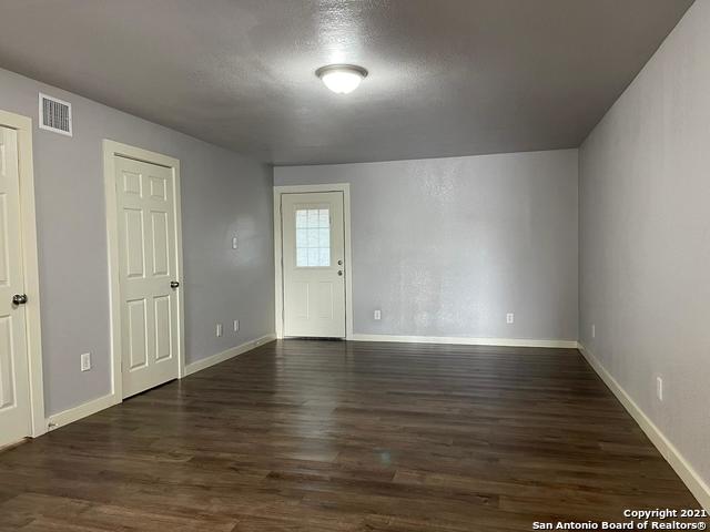 Listing photo id 13 for 520 Gentleman  8