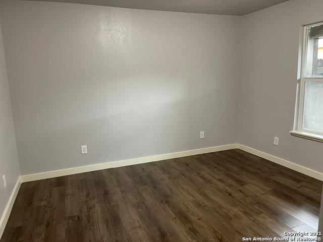 Listing photo id 16 for 520 Gentleman  8