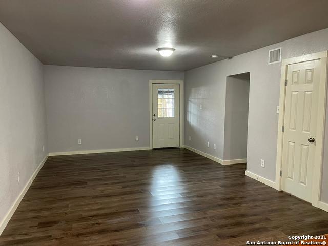 Listing photo id 3 for 520 Gentleman  8