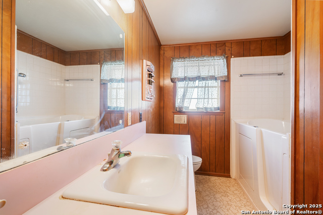 Image 9 of 32 For 550 Bus Loop 181 S