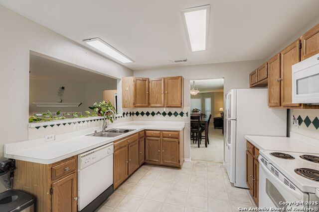 Image 21 of 50 For 1021 Silvertree Blvd