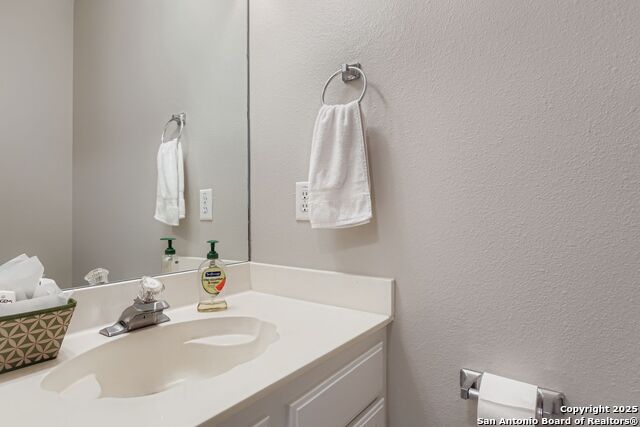 Image 25 of 50 For 1021 Silvertree Blvd