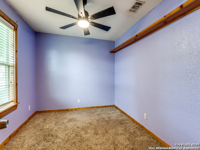 Listing photo id 11 for 320 Mally W