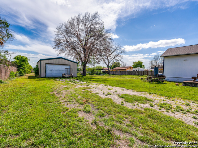 Listing photo id 15 for 320 Mally W