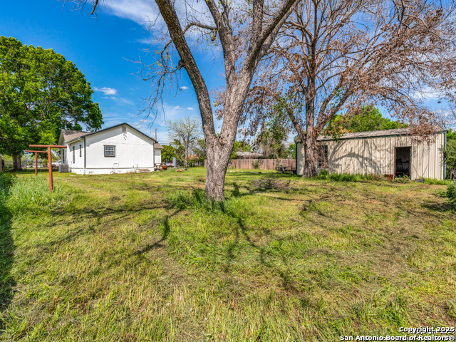 Listing photo id 16 for 320 Mally W