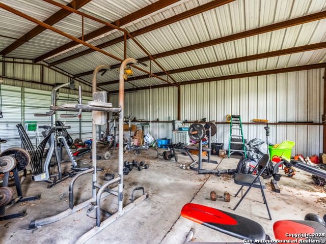 Listing photo id 17 for 320 Mally W