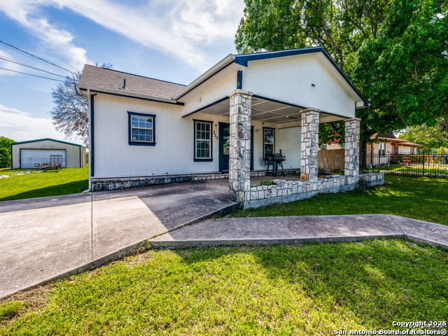 Listing photo id 0 for 320 Mally W