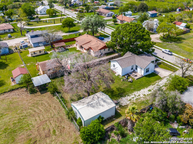 Listing photo id 2 for 320 Mally W