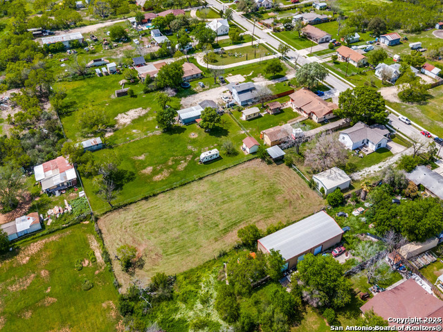 Listing photo id 3 for 320 Mally W
