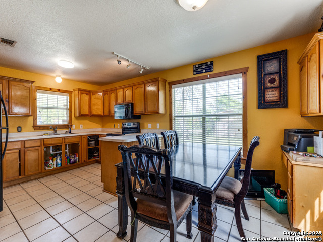 Listing photo id 7 for 320 Mally W