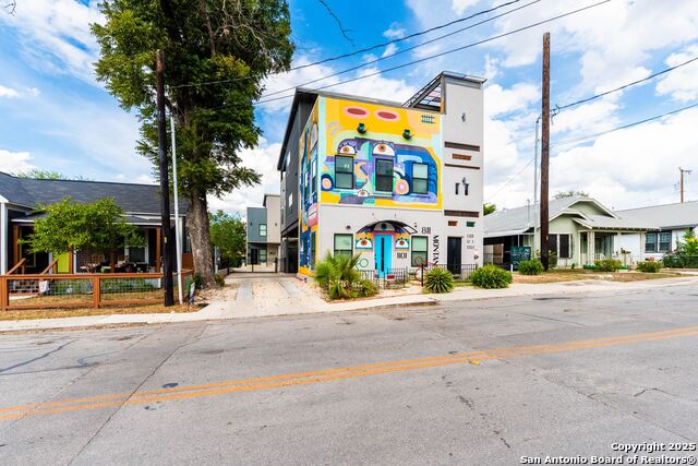 Image 8 of 30 For 811 Montana St