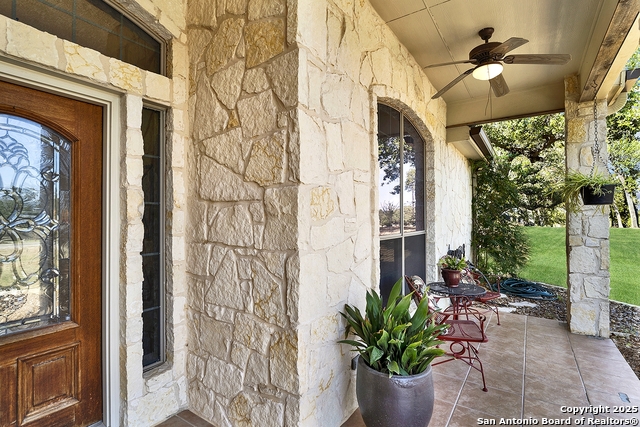 Listing photo id 8 for 383 Rosewood