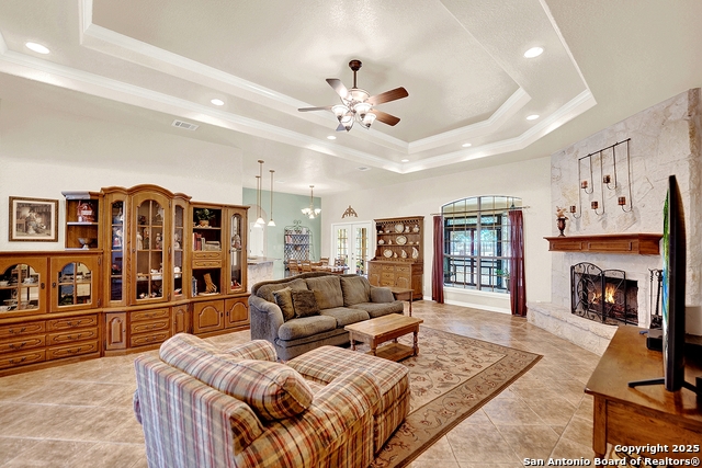 Listing photo id 11 for 383 Rosewood