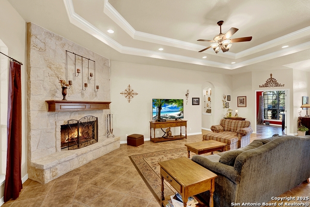 Listing photo id 12 for 383 Rosewood