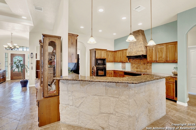 Listing photo id 13 for 383 Rosewood