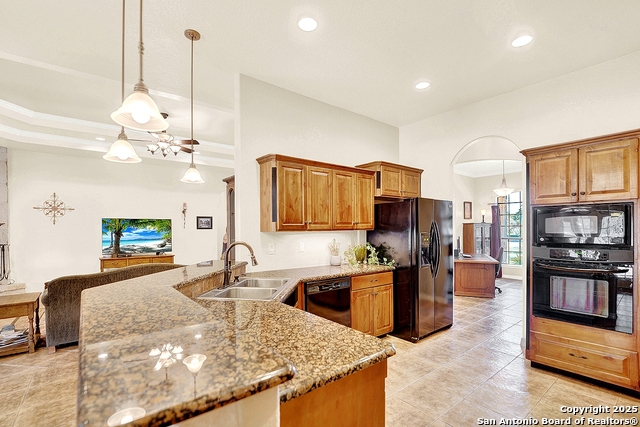 Listing photo id 14 for 383 Rosewood