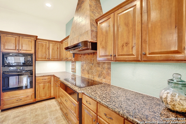 Listing photo id 15 for 383 Rosewood