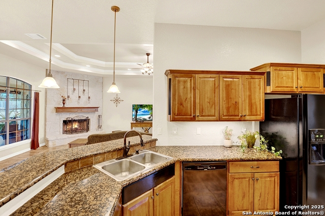 Listing photo id 16 for 383 Rosewood