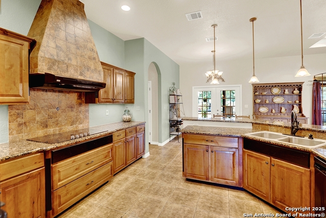 Listing photo id 17 for 383 Rosewood