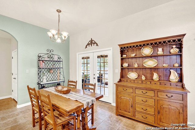 Listing photo id 18 for 383 Rosewood