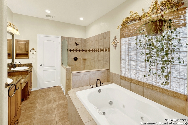 Listing photo id 25 for 383 Rosewood