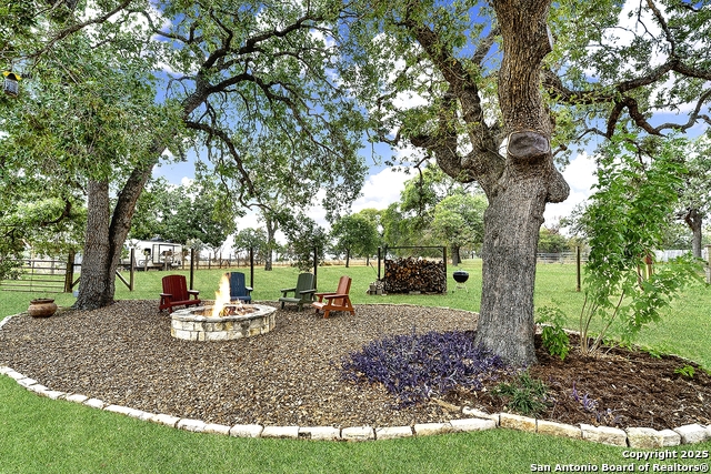 Listing photo id 37 for 383 Rosewood