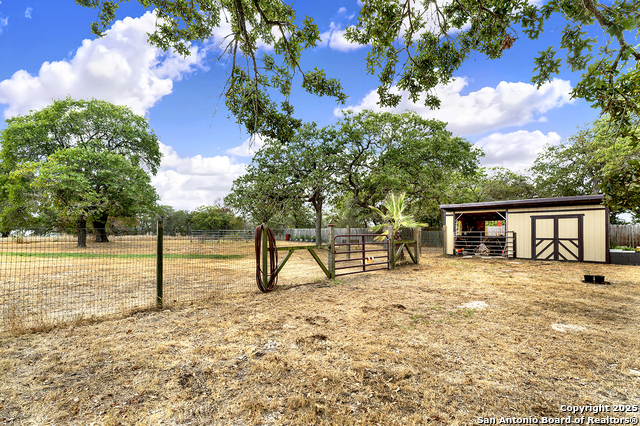 Listing photo id 39 for 383 Rosewood