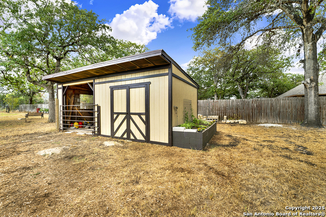 Listing photo id 41 for 383 Rosewood