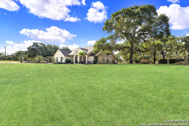 Listing photo id 5 for 383 Rosewood