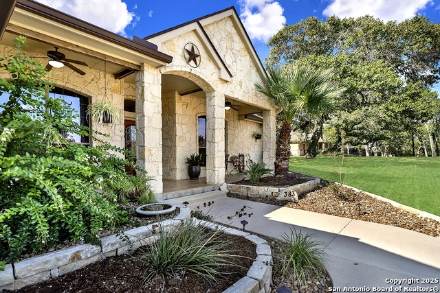Listing photo id 6 for 383 Rosewood
