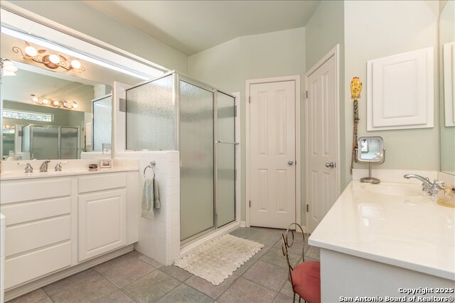 Image 17 of 35 For 18902 Windsor Wood