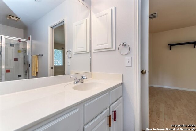 Image 22 of 35 For 18902 Windsor Wood