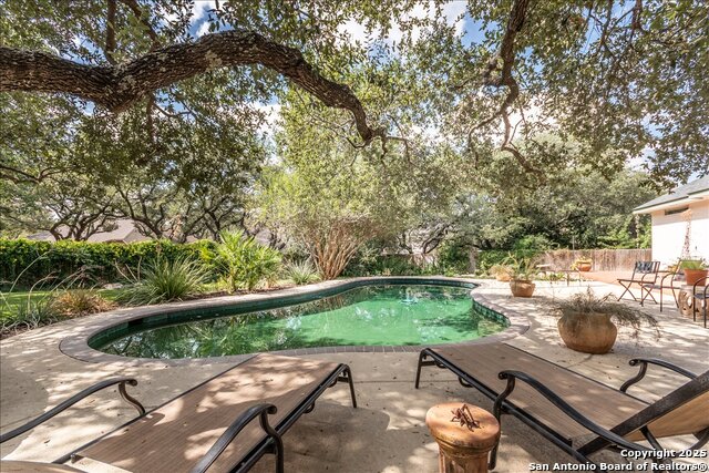 Image 29 of 35 For 18902 Windsor Wood