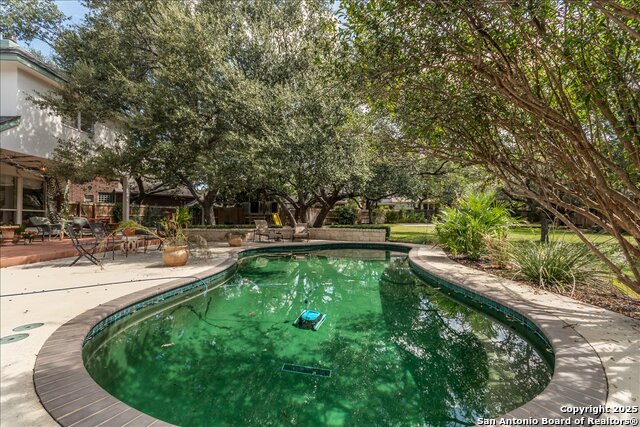 Image 30 of 35 For 18902 Windsor Wood