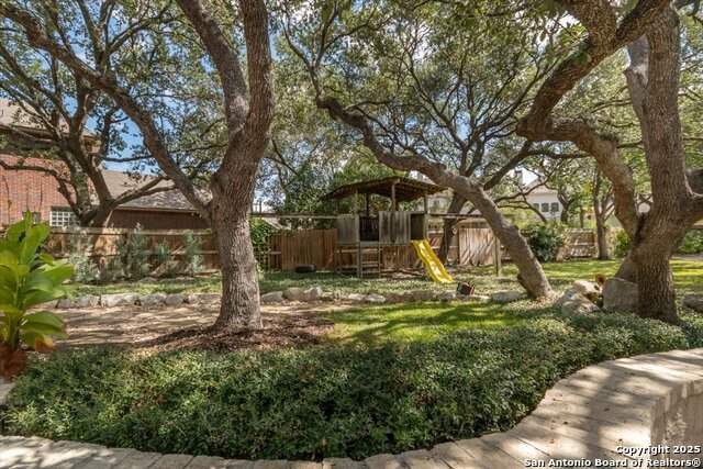 Image 33 of 35 For 18902 Windsor Wood