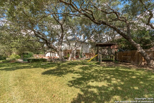 Image 34 of 35 For 18902 Windsor Wood