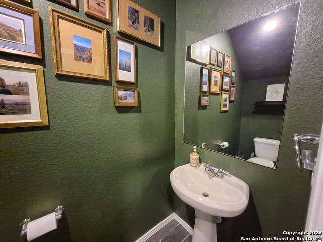 Listing photo id 8 for 163 Honey Oak Lane
